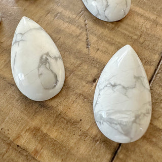 28x15mm Howlite Teardrop Cabochon